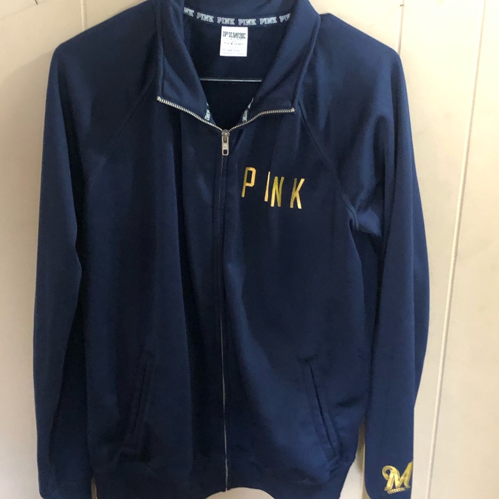 Brewers zip up!